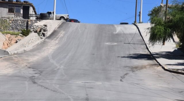 Repavimentan vialidad en la colonia Puerto Anapra