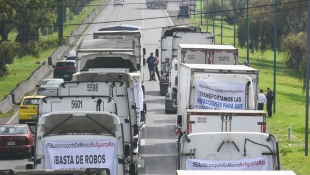 Organizaciones transportistas rechazan bloqueos carreteros y acuerdan continuar el diálogo con el Gobierno de México