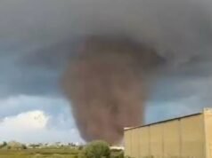 Dos tornados golpean Italia: dejan heridos y arrastran vehículos en medio de la devastación